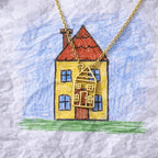 Collier maison doré inspiré d’un dessin d’enfant sur papier, création personnalisée.